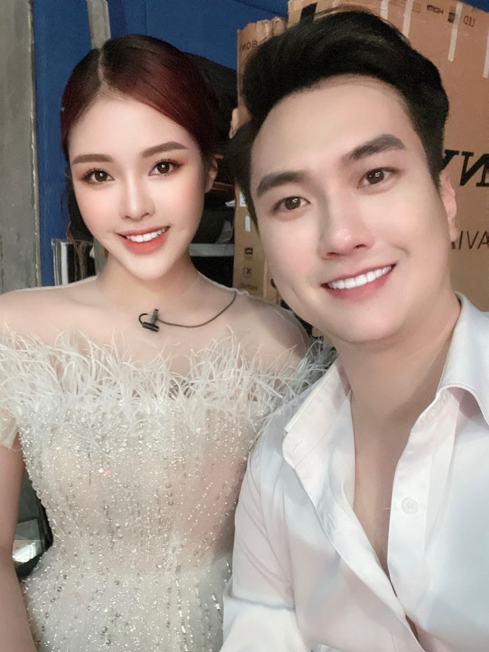 Bà xã Anh Tuấn hậu sinh nở: Cứ đi sự kiện với chồng là chiếm spotlight