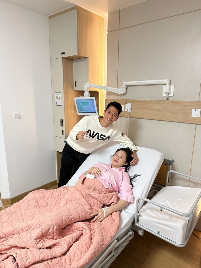 Bạn gái Đình Trọng chính thức hạ sinh quý tử đầu lòng dịp đầu năm