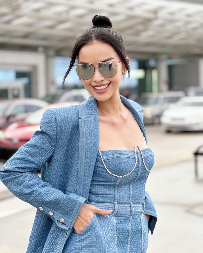 Cận cảnh áo choàng thi swimsuit của Ngọc Châu tại Miss Universe