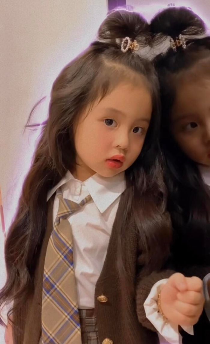 Cháu gái xinh xắn của sao Việt: Cháu Ngọc Trinh, Mỹ Tâm giống cô y đúc