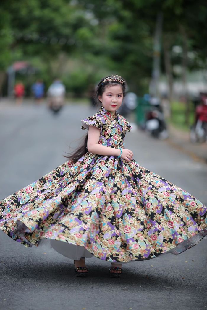 Cháu gái xinh xắn của sao Việt: Cháu Ngọc Trinh, Mỹ Tâm giống cô y đúc