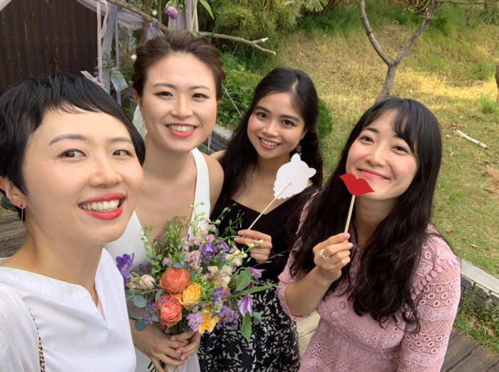 Nữ tiếp viên hàng không mai mối cho hot YouTuber: Nhan sắc lên hương