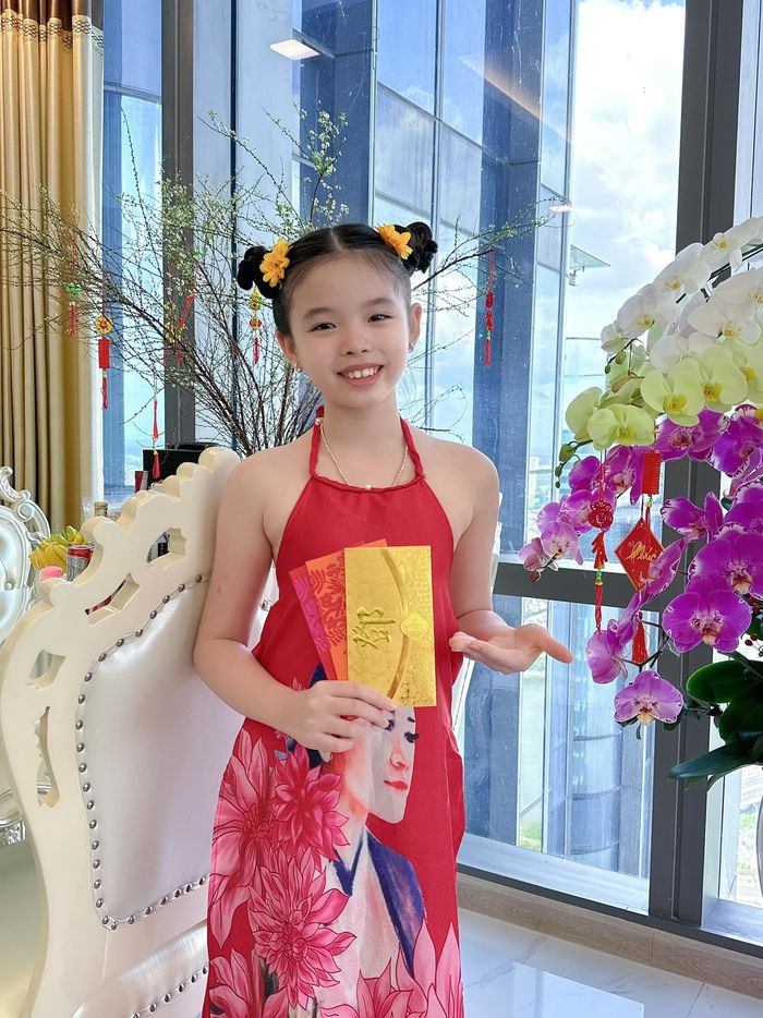 Con gái Phương Trinh Jolie ăn diện có gu: Ngày nào cũng mặc đẹp