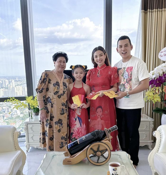 Con gái Phương Trinh Jolie ăn diện có gu: Ngày nào cũng mặc đẹp