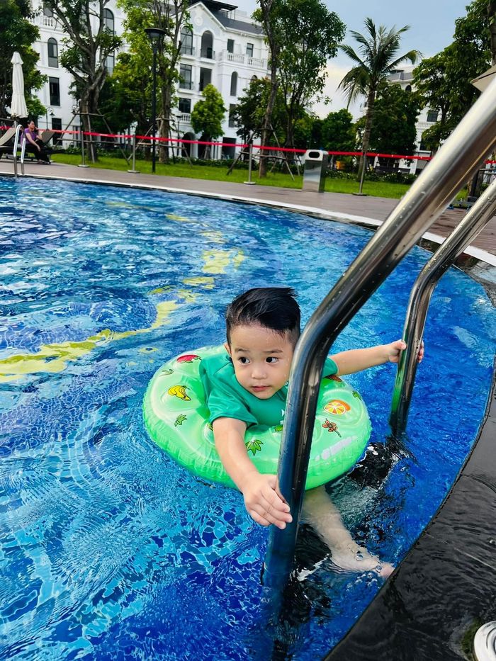 Con trai Hùng Dũng quá đáng yêu khiến Văn Toàn bỗng muốn có em bé