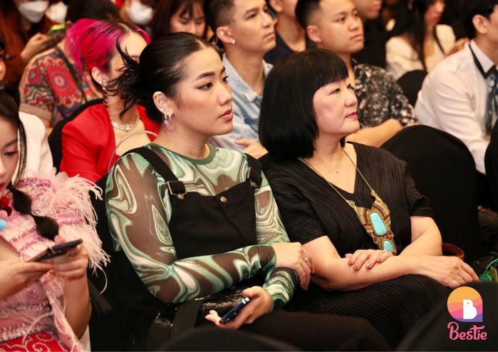 Dàn sao đổ bộ thảm đỏ lễ khởi động Giải thưởng Cống hiến 2023