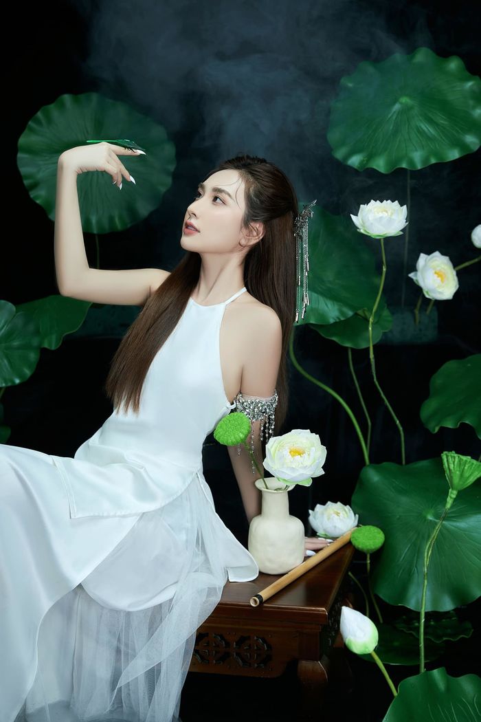 Dàn TikToker khoe ảnh Tết: Xoài Non lung linh, Trần Thanh Tâm diện yếm