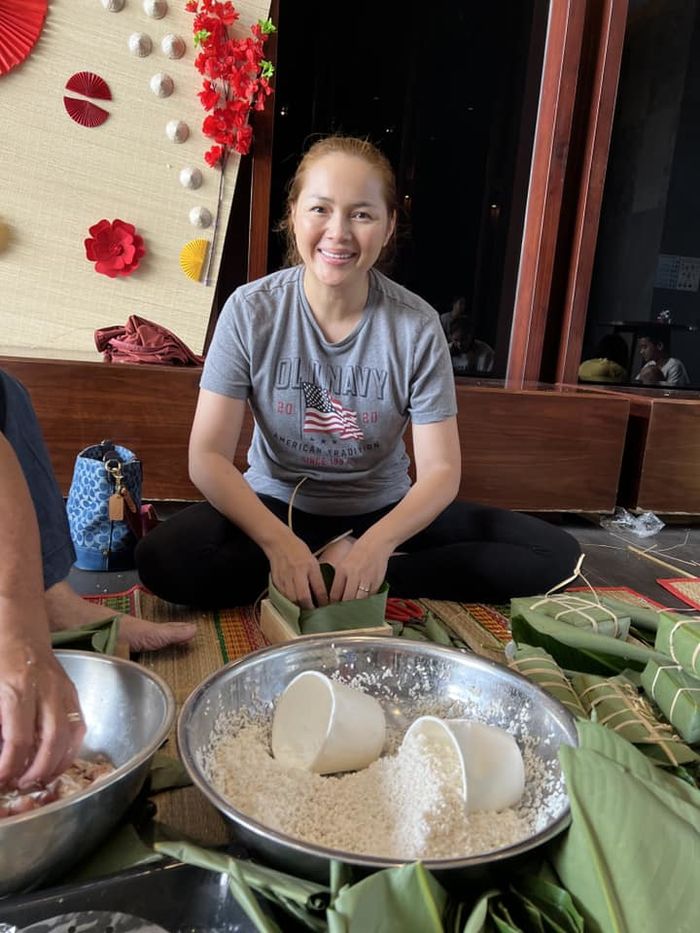 Diễm Châu một mình chăm 5 con, Tết cân luôn khoản gói bánh chưng