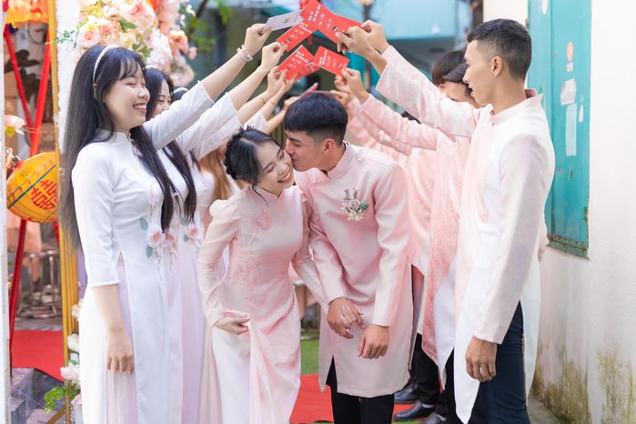 Diện lại áo dài cưới 23 năm tuổi của mẹ, 9x An Giang xinh xuất sắc