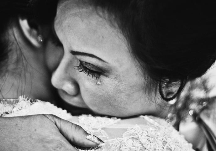 Dù bận rộn và có gia đình, con trai vẫn dành thời gian gói bánh với mẹ