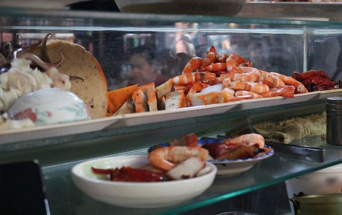 Ghé chợ Bà Chiểu ăn bún mắm miền Tây: Tô chỉ 45k mà cái gì cũng có
