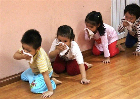 Giải cứu được bé gái rơi vào cống thoát nước: Thêm hồi chuông cảnh báo
