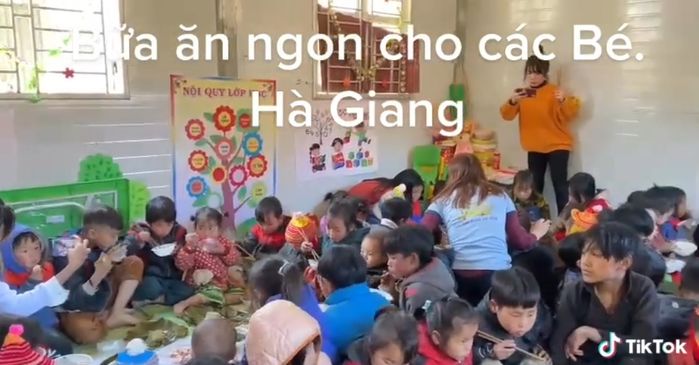 Hạnh phúc của nhóm trẻ Hà Giang: Giáp Tết mới được bữa có rau, có thịt