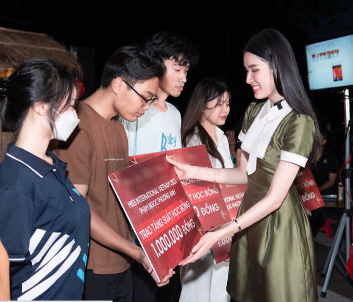 Á hậu Phương Anh tổ chức đón Tết cho sinh viên xa nhà