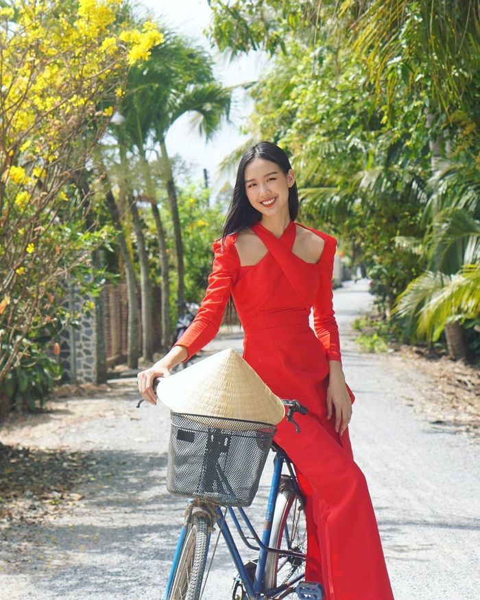 Hoa hậu Bảo Ngọc khoe ảnh gia đình: Cả nhà sở hữu chiều cao vượt trội