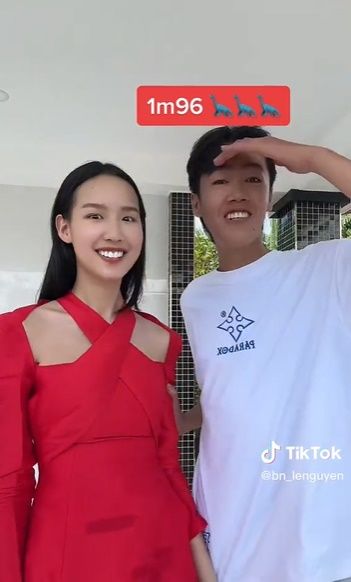 Hoa hậu Bảo Ngọc khoe ảnh gia đình: Cả nhà sở hữu chiều cao vượt trội