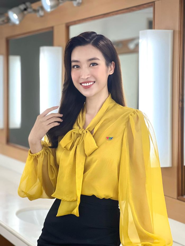 Hoa hậu Đỗ Mỹ Linh dỗ chồng cực đáng yêu, thêm bằng chứng đang có thai