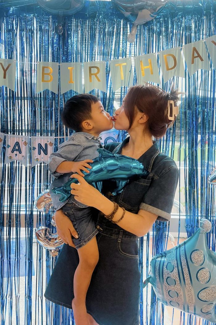 Hòa Minzy đáp tin đồn yêu Isaac: Hòa có em bé rồi, già rồi