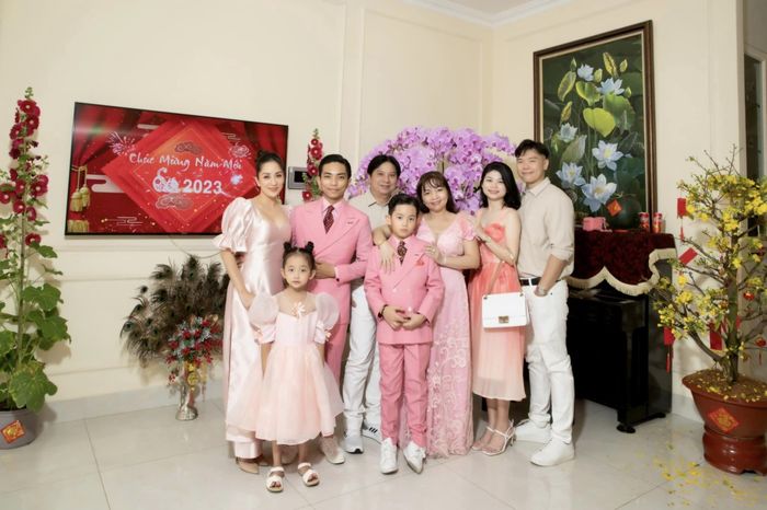 Hội chị dâu - em chồng Vbiz đọ sắc ngày Tết: Đông Nhi nhường spotlight