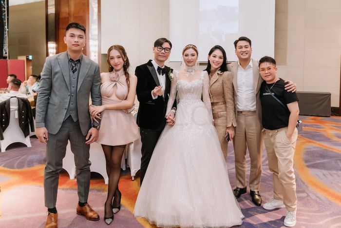Huyền Baby tụ tập hội chị em toàn hot girl đời đầu nhân dịp cuối năm