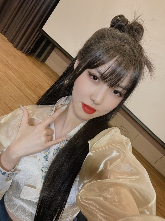 Idol Kpop sở hữu bàn tay đẹp, ai cũng muốn nắm lấy
