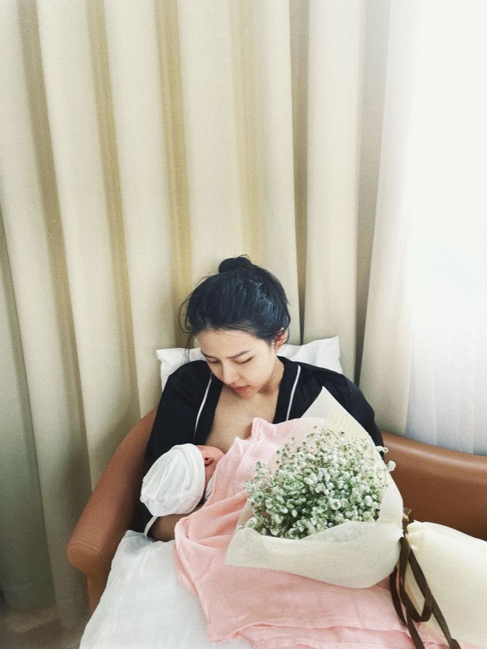 Trọn khoảnh khắc trong phòng sinh của vợ Phan Mạnh Quỳnh