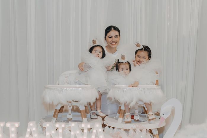 Loạt ảnh đẻ con gái cho thùy mị nết na của hai con nhà Vân Trang
