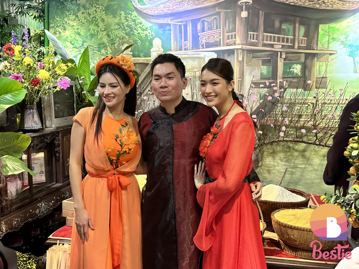 Mâu Thủy khệ nệ bụng bầu, du xuân cùng dàn người đẹp Vbiz