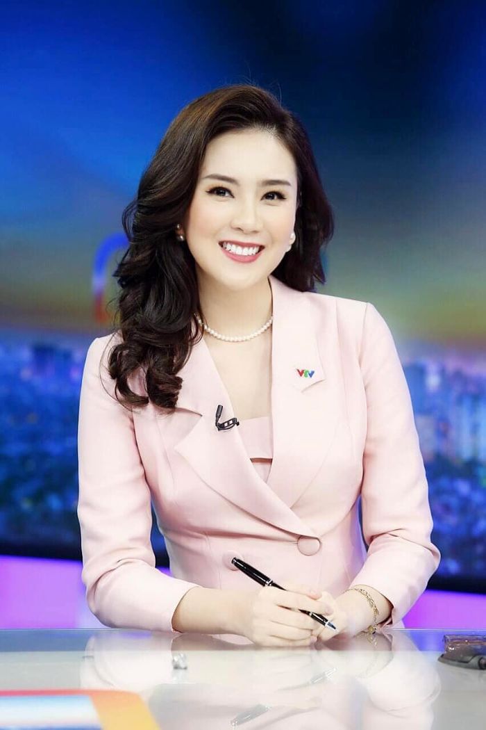 “MC đẹp nhất VTV” khoe mẹ ruột trẻ trung: Dân tình lầm là hai chị em