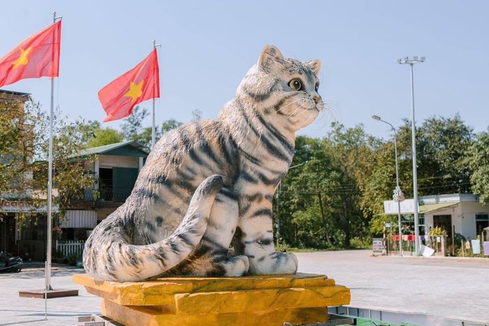 Linh vật mèo 31 triệu ở Quảng Trị: Làm chỉ 10 ngày, đẹp nhất các nơi