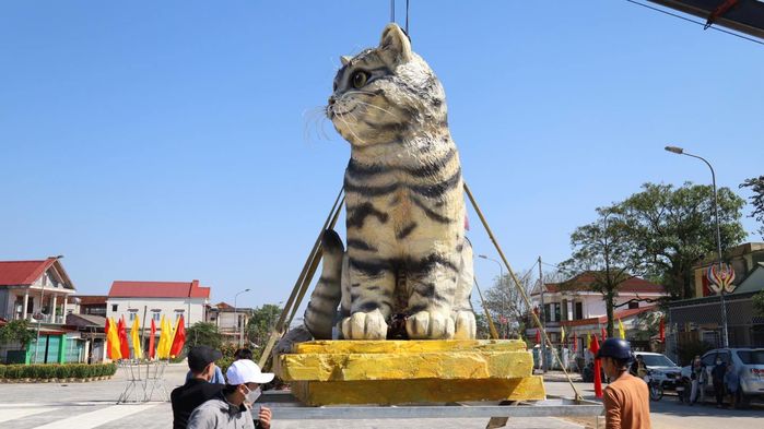Linh vật mèo 31 triệu ở Quảng Trị: Làm chỉ 10 ngày, đẹp nhất các nơi
