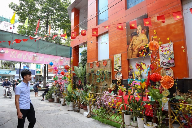 Người dân Sài thành chung tay trang trí những con hẻm để mừng xuân về