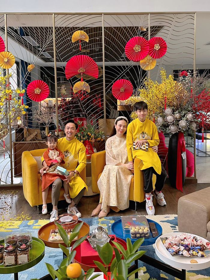 Nhóc tì nhà sao lên đồ dịp Tết: Con gái Hồ Ngọc Hà chất phát ngất