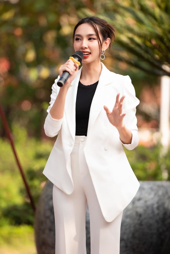 Những lần Hoa hậu Thùy Tiên hóa food reviewer: Biểu cảm sống động
