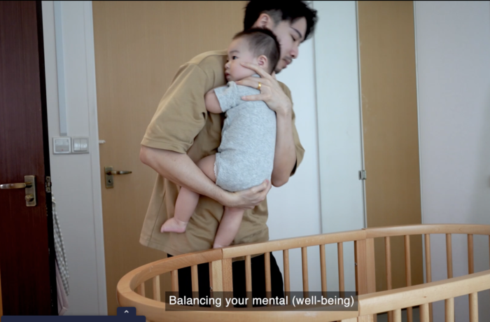 Ông bố bỏ việc ở nhà chăm con cho vợ: Càng vất vả càng yêu vợ hơn