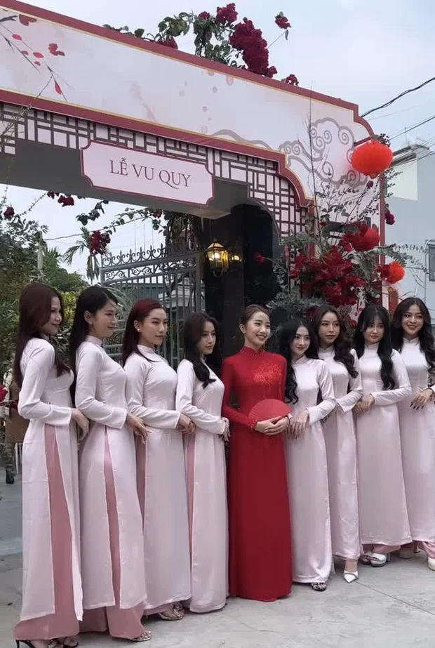 Dàn phù dâu toàn hot TikToker trong đám cưới hot girl Huyền 2k4