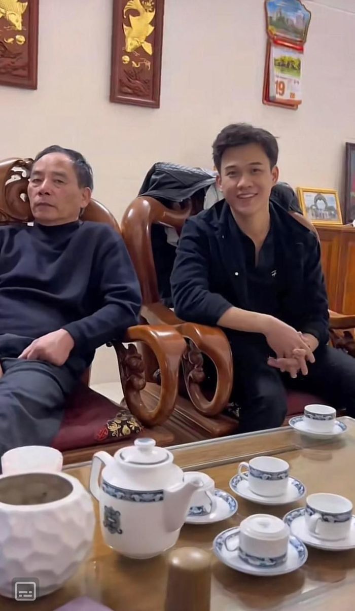 Muôn kiểu ra mắt nhà người yêu dịp Tết: Căng thẳng ngồi im re