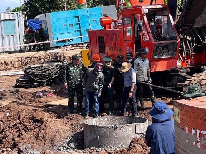 Sau 21 ngày mắc kẹt trong ống bê tông, bé trai đã được tìm thấy