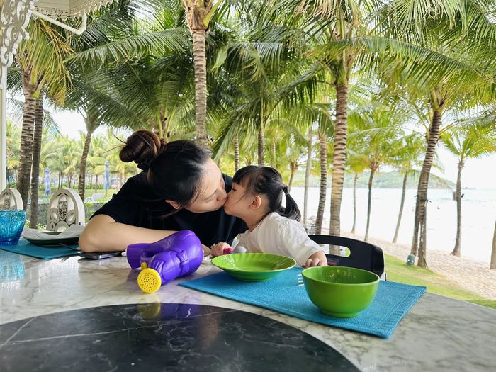 Suchin khoe sắc những ngày cận Tết: Trộm vía lớn phổng, y anh Subeo