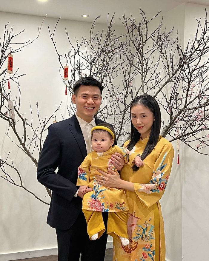 Tết của dâu hào môn: Huyền Baby thả dáng, Salim khoe gia đình nhỏ
