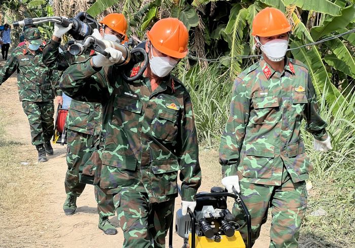 Thời gian cứu bé 10 tuổi kéo dài do máy móc và giao thông bất tiện