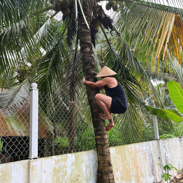 Thời trang du xuân của các cặp đôi sao Việt: Áo dài lên ngôi