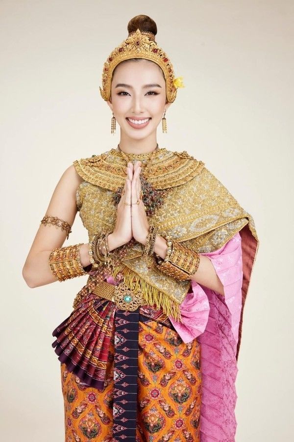Thùy Tiên diện trang phục truyền thống: Mặc hanbok xịn như gái Hàn