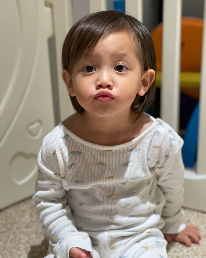 2 thế lực nhí Winnie và Lisa chung khung hình: Khí chất lấn lướt mẹ