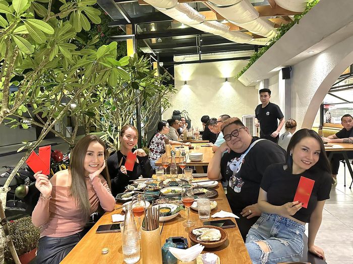 Ảnh hot sao Việt 2/2: Dương Lâm than bị Bình Tinh lừa