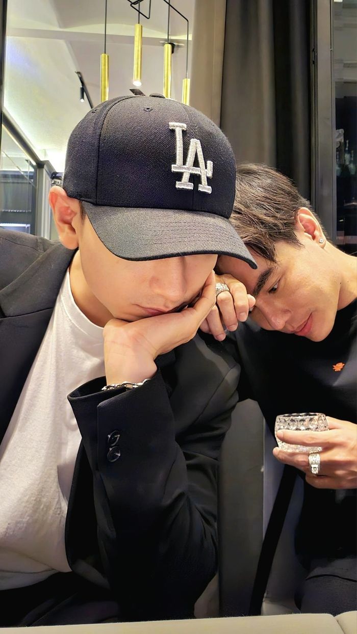 Ảnh hot sao Việt 24/2: Quỳnh Anh Shyn ngồi kế Gulf, Jung Il Woo ở Ý