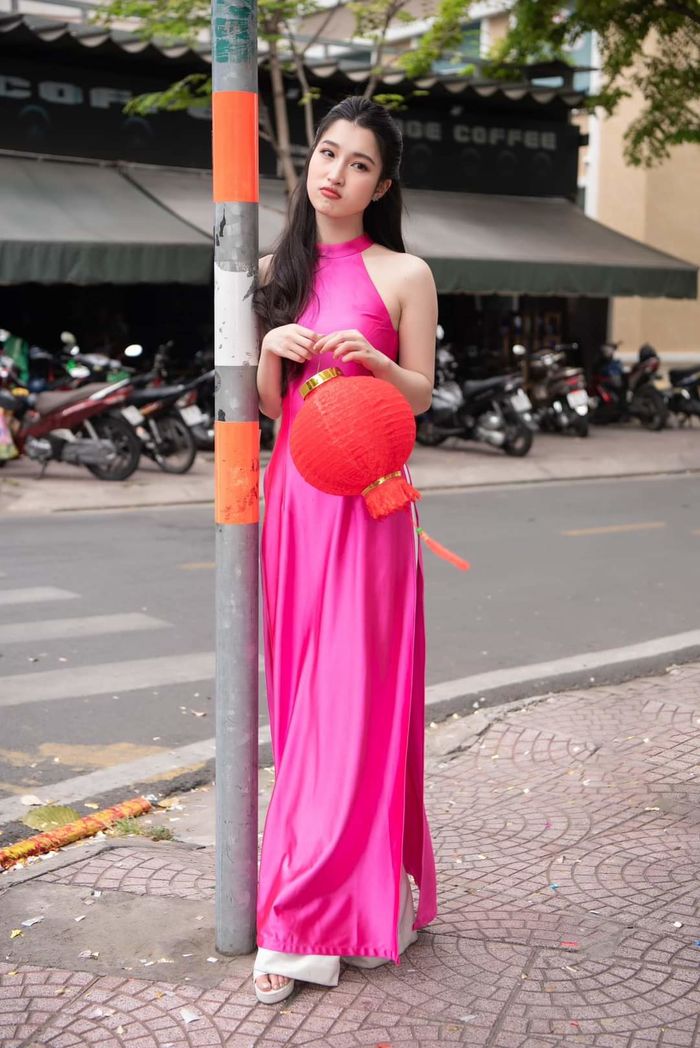Ảnh hot sao Việt 3/2: Đỗ Mỹ Linh và chồng thiếu gia du lịch Phú Quốc