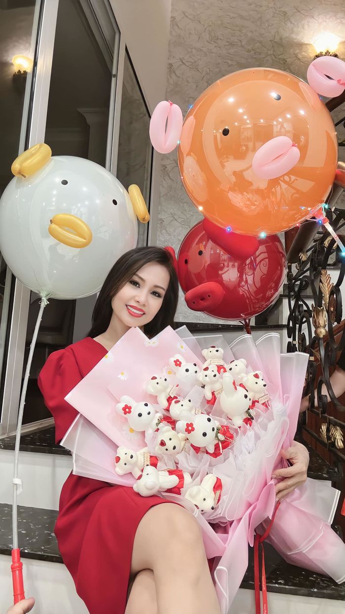Cẩm Ly đọ sắc Văn Mai Hương: Khoảng cách 24 tuổi không ai đoán được