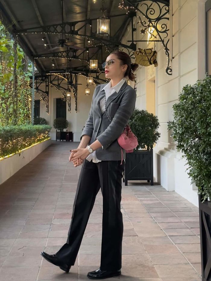 Chiếc túi hot mỹ nhân Việt đua nhau sắm: Tư Nhị có bản 190 triệu