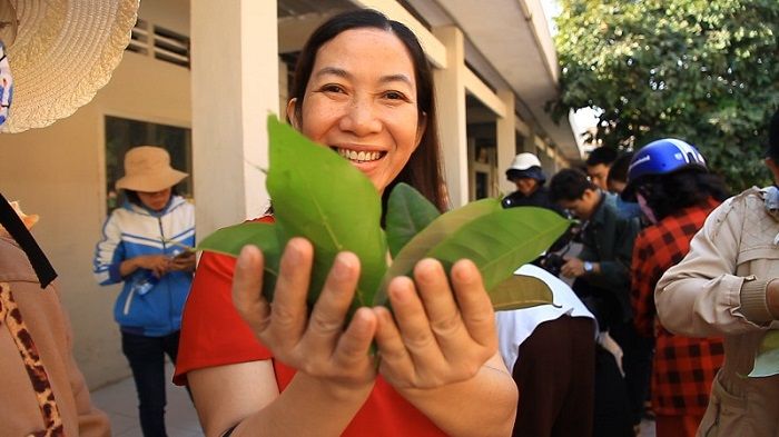 Chợ lá thay tiền lần đầu có mặt tại TP.HCM: Trao - nhận yêu thương